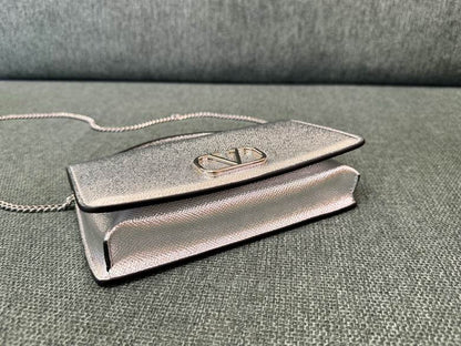 Bolsa Garavani Vlogo Signature