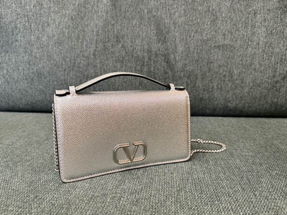 Bolsa Garavani Vlogo Signature