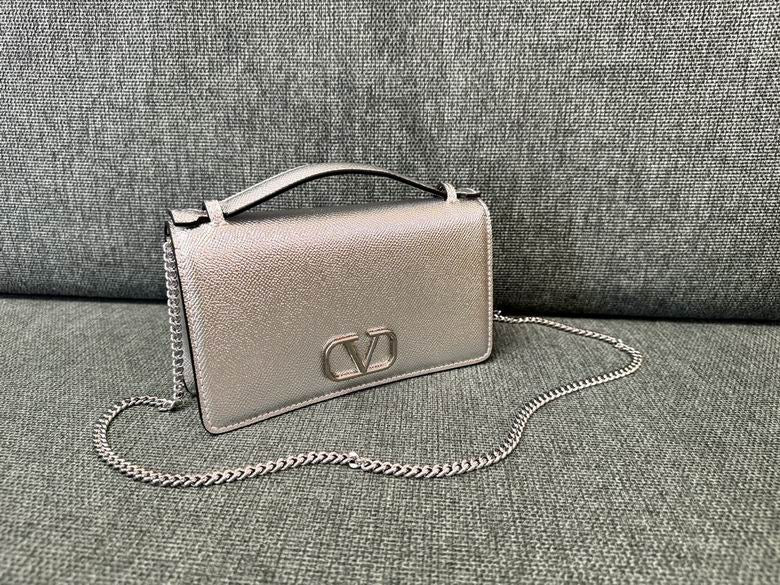 Bolsa Garavani Vlogo Signature